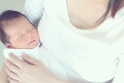 母乳喂养宣传视频
:是否一定要喂母乳不可，如果母乳不足怎么喂？