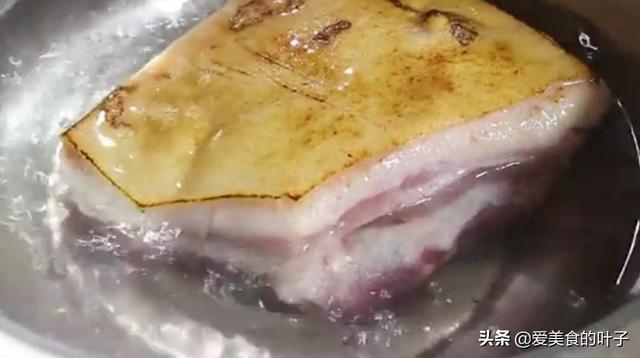 扣肉制作视频
:扣肉要什么做颜色才好看又好吃？  第2张