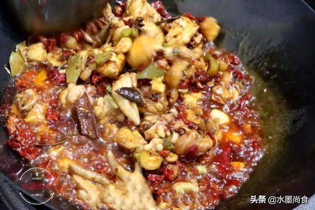 大盘鸡的制作方法视频简单
:你喜欢大盘鸡吗？如何做出美味的大盘鸡？  第6张