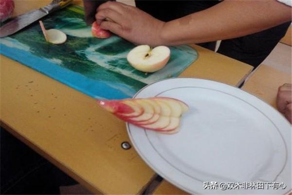 简单果盘制作视频
:教你简单制作水果净果盘？  第1张