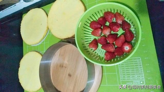 蛋糕简单制作视频
:做生日蛋糕好学吗？如何做？  第6张