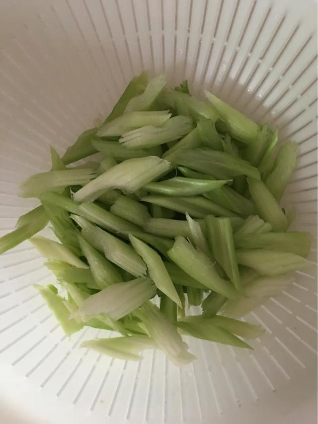 芹菜做法视频
:芹菜怎样煮好吃？  第1张