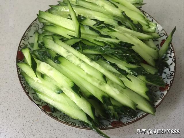 炒冷面的做法视频
:冷面怎么做好吃？  第6张