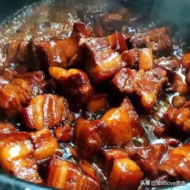 杭州东坡肉的正宗做法视频
:东坡肉是什么肉？苏东坡当时用什么做的东坡肉？  第1张