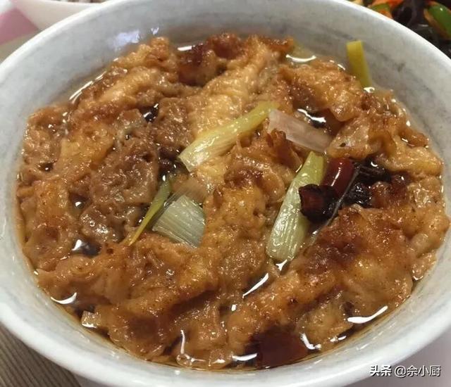 小酥肉的做法视频
:小酥肉蒸碗的比例配方有哪些？  第2张