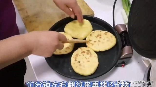 各种饼的做法视频大全集
:玉米面饼的各种做法？  第7张