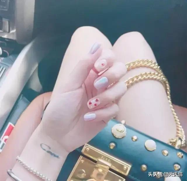 线上美妆销售
:美甲美妆店怎么做营销和宣传？  第2张